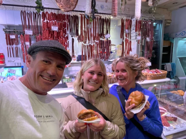 Even though Munich is widely knowns for it's pork meat sandwiches, the butchers nowadays offer fantastic vegan options as well! Potentially even made with love 😉

Greetings from our More than Viktualienmarkt Tour with our guide Patrick!

Wanna learn more about Munich's history and typical food, join us on Tuesday, Thursday, Friday or Saturday morning for this food & fun packed tour 🤙

Book your ticket through the link in our bio!

#forkandwalk #forkandwalktours #bavarianbeers #bavarianfood #porksandwich #foodtours #historytours #travelgermany #viktualienmarkt #munich_germany #munichcity